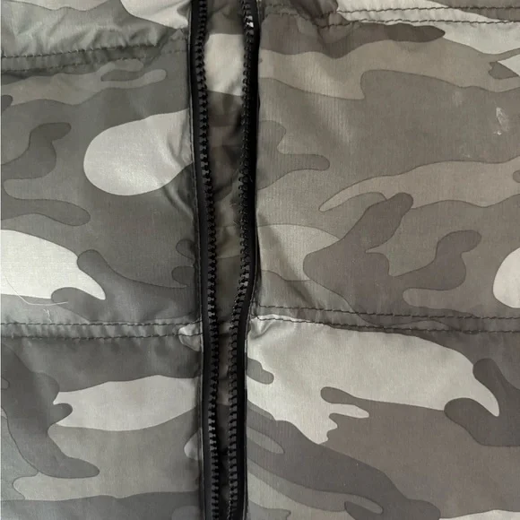 Faded Glory Camouflage Puffer Vest - Picture 3 of 8
